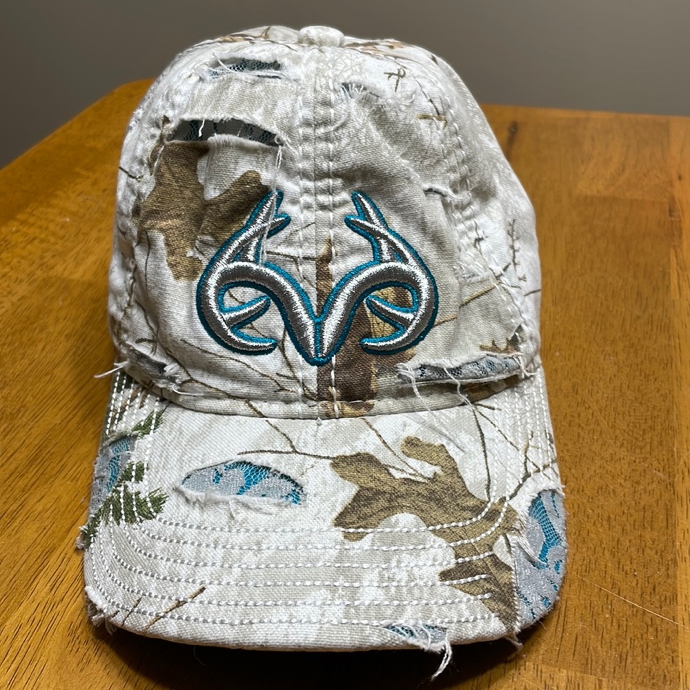 Ladies Realtree Distressed Hat